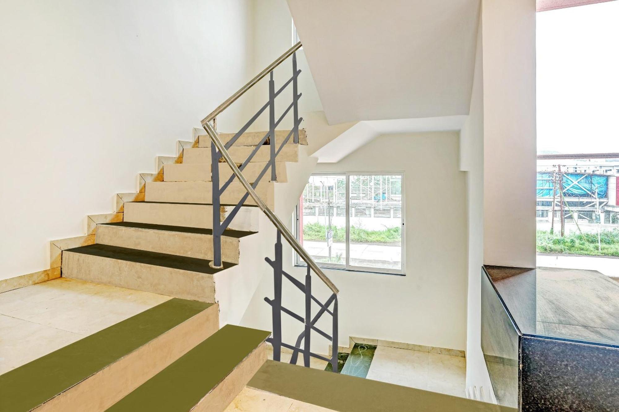 Townhouse Somani Hotel Apta Exterior photo