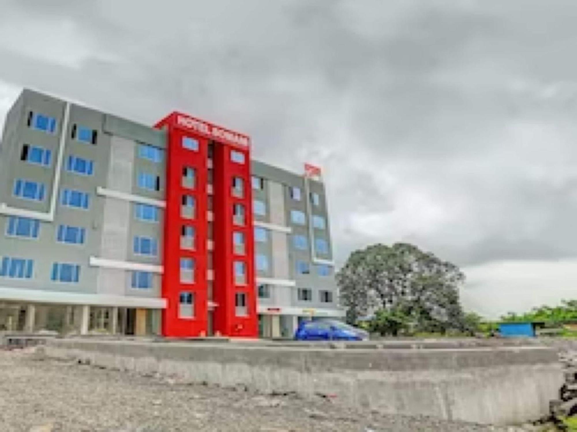 Townhouse Somani Hotel Apta Exterior photo